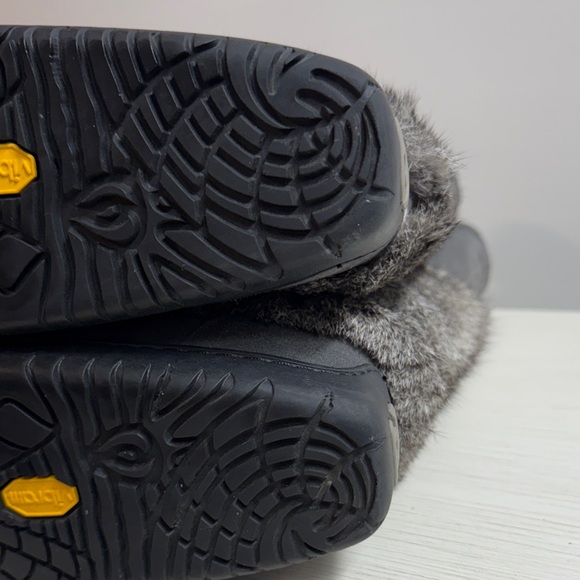 Manitobah Mukluks Gray and Fur Winter Boots - Picture 8 of 12